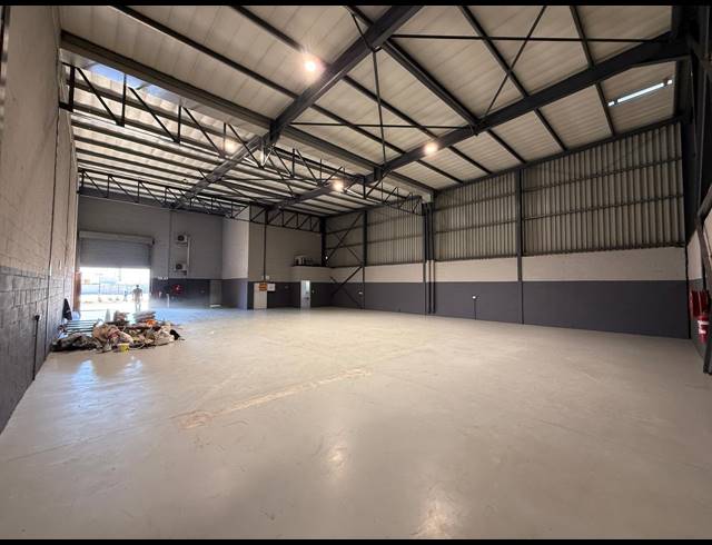 519M² WAREHOUSE TO LET IN STIKLAND INDUSTRIAL